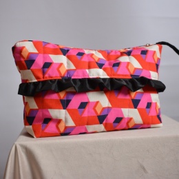 Kosmetyczka XL upcykling geometryczna magenta