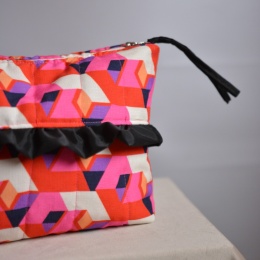 Kosmetyczka XL upcykling geometryczna magenta