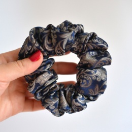 Niebieskie/srebrne ornamenty midi/maxi gumka 100% jedwab upcykling