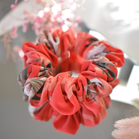 Jedwab midi/maxi gumka upcykling scrunchie CZERWONE HAWAJE Jedwab midi/maxi gumka upcykling scrunchie CZERWONE HAWAJE