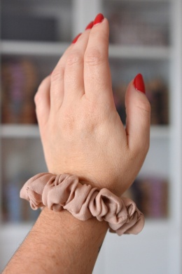Jedwab mini gumka upcykling scrunchie CAPPUCCINO