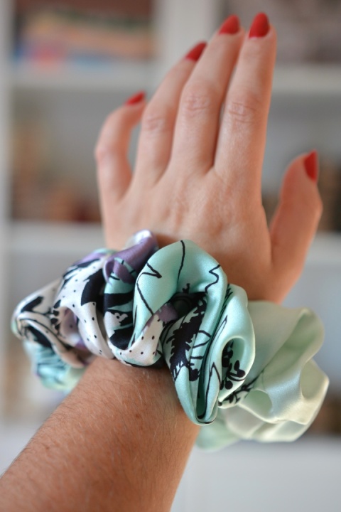 Jedwab maxi/xl gumka upcykling scrunchie miętowe marzenie Jedwab maxi/xl gumka upcykling scrunchie miętowe marzenie