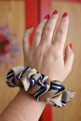 Jedwab maxi gumka upcykling scrunchie KAWA I GRANAT