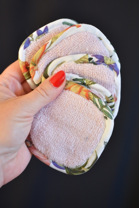 Komplet zero waste 5 wacików + ręcznik + woreczek zielenie Komplet zero waste 5 wacików + ręcznik + woreczek zielenie