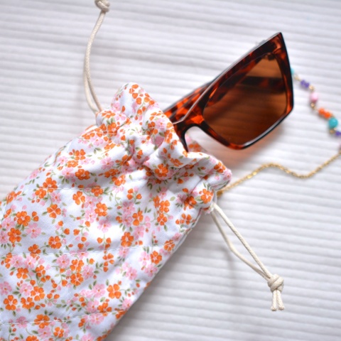 Etui Łąka Kwietna - pomarańczowe kwiatuszki