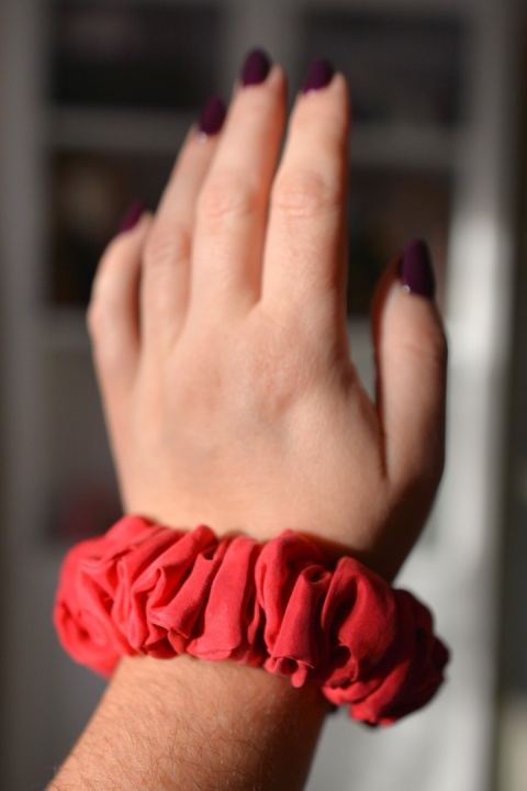 Jedwab midi gumka upcykling scrunchie MALINA Jedwab midi gumka upcykling scrunchie MALINA