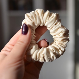 Jedwab MINI gumka upcykling scrunchie ŚMIETANKA