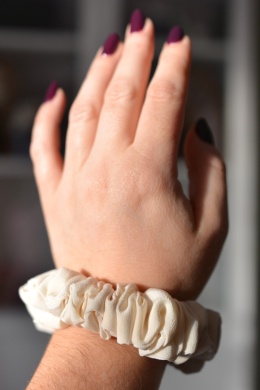 Jedwab MINI gumka upcykling scrunchie ŚMIETANKA