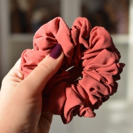 Jedwab MAXI gumka upcykling scrunchie jesienny róż