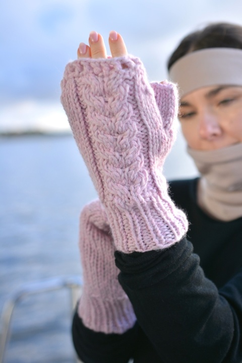 Wełna merino i alpaka MITENKI handmade warkocz róż/lawenda Wełna merino i alpaka MITENKI handmade warkocz róż/lawenda