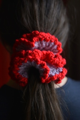 ZESTAW 2szt. Szydełkowane scrunchie czerwień i róż 100% wełna
