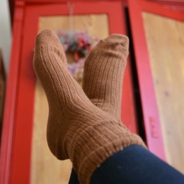 [42-44] Fest Ciepłe Zoki ORZECH/KARMEL (wełna jagnięca)