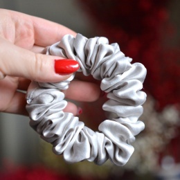 Jedwab MIDI gumka upcykling scrunchie BIAŁY PIEPRZ