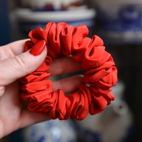 Jedwab MINI gumka upcykling scrunchie CZERWIEŃ