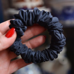 Jedwab MINI gumka upcykling scrunchie CZARNA