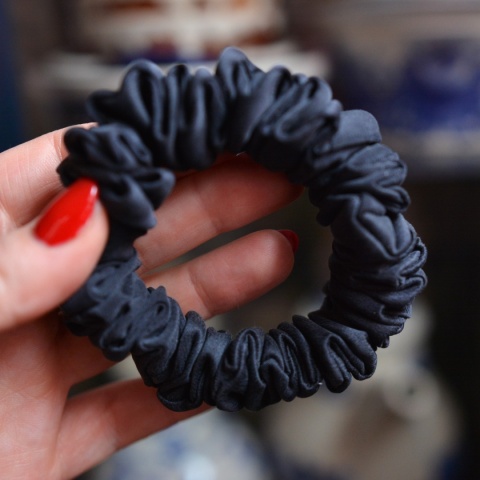 Jedwab MINI gumka upcykling scrunchie CZARNA