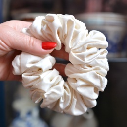 Jedwab MAXI/XL gumka upcykling scrunchie ŚMIETANKA