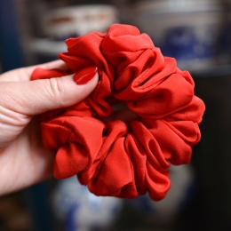 Jedwab MAXI gumka upcykling scrunchie CZERWIEŃ