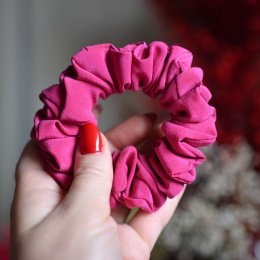 Jedwab MIDI gumka upcykling scrunchie NIESFORNA MAGENTA