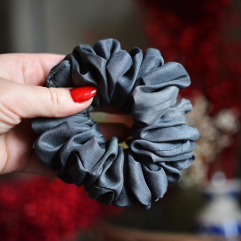 Jedwab MAXI gumka upcykling scrunchie Antracytowy mat