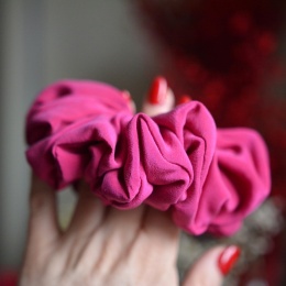 Jedwab maxi gumka upcykling scrunchie NIESFORNA MAGENTA