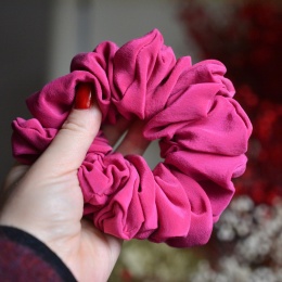 Jedwab maxi gumka upcykling scrunchie NIESFORNA MAGENTA