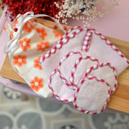 Komplet zero waste 5 wacików + ręcznik + woreczek KWIATKI I KRATECZKA