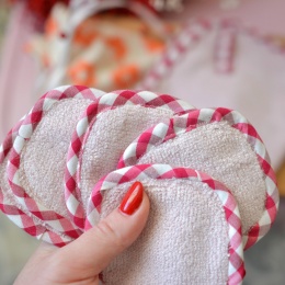 Komplet zero waste 5 wacików + ręcznik + woreczek KWIATKI I KRATECZKA