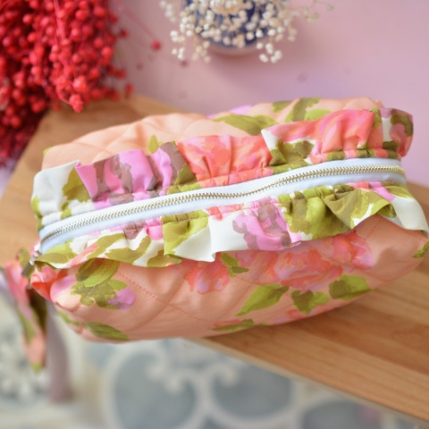 Kuferek kwiatowy z falbanką UPCYKLING