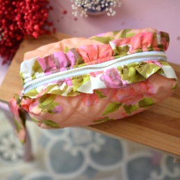 Kuferek kwiatowy z falbanką UPCYKLING