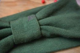 Opaska butelkowa zieleń z mini haftem MERINO upcykling cienka