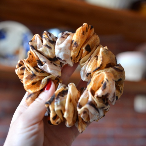 Jedwab MAXI gumka upcykling scrunchie TYGRYSIE OKO