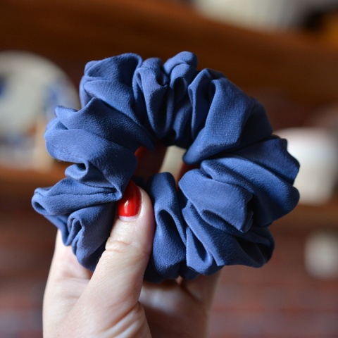 Jedwab MAXI gumka upcykling scrunchie ZGASZONY GRANAT