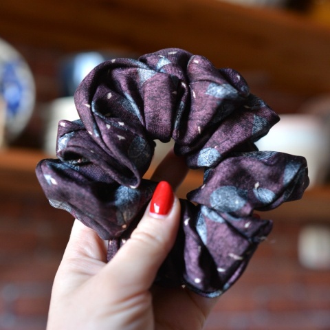 Jedwab MAXI gumka upcykling scrunchie Listki vintage