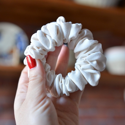 Jedwab MINI gumka upcykling scrunchie ŚMIETANKA