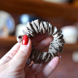 Jedwab MINI MINI gumka upcykling scrunchie PRETTY WOMAN