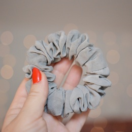 Jedwab MINI gumka upcykling scrunchie SZARA