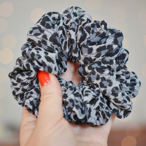 Jedwab MAXI gumka upcykling scrunchie PANTERKA
