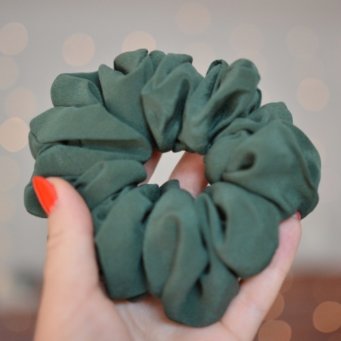 Jedwab MAXI gumka upcykling scrunchie LEŚNA ZIELEŃ