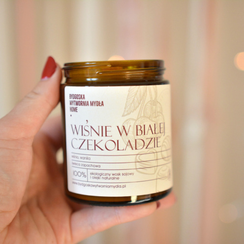 Świeca sojowa Wiśnie w białej czekoladzie❤ (M - średnia) Świeca sojowa Wiśnie w białej czekoladzie❤ (M - średnia)