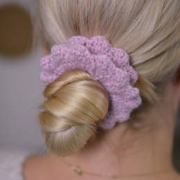 Szydełkowana scrunchie 100% wełna pudrowa